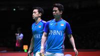 Ganda putra Indonesia Marcus Fernaldi Gideon/Kevin Sanjaya Sukamuljo lolos ke babak 16 besar&nbsp;Kejuaraan Dunia Bulu Tangkis 2022.&nbsp;Marcus/Kevin mengalahkan&nbsp;Jaromir Janacek/Tomas Svejda asal Republik Ceko 21-14 dan 21-13 di&nbsp;Tokyo Metropolitan Gymnasium, Jepang, Rabu (24/8) pagi WIB. (foto: PBSI)