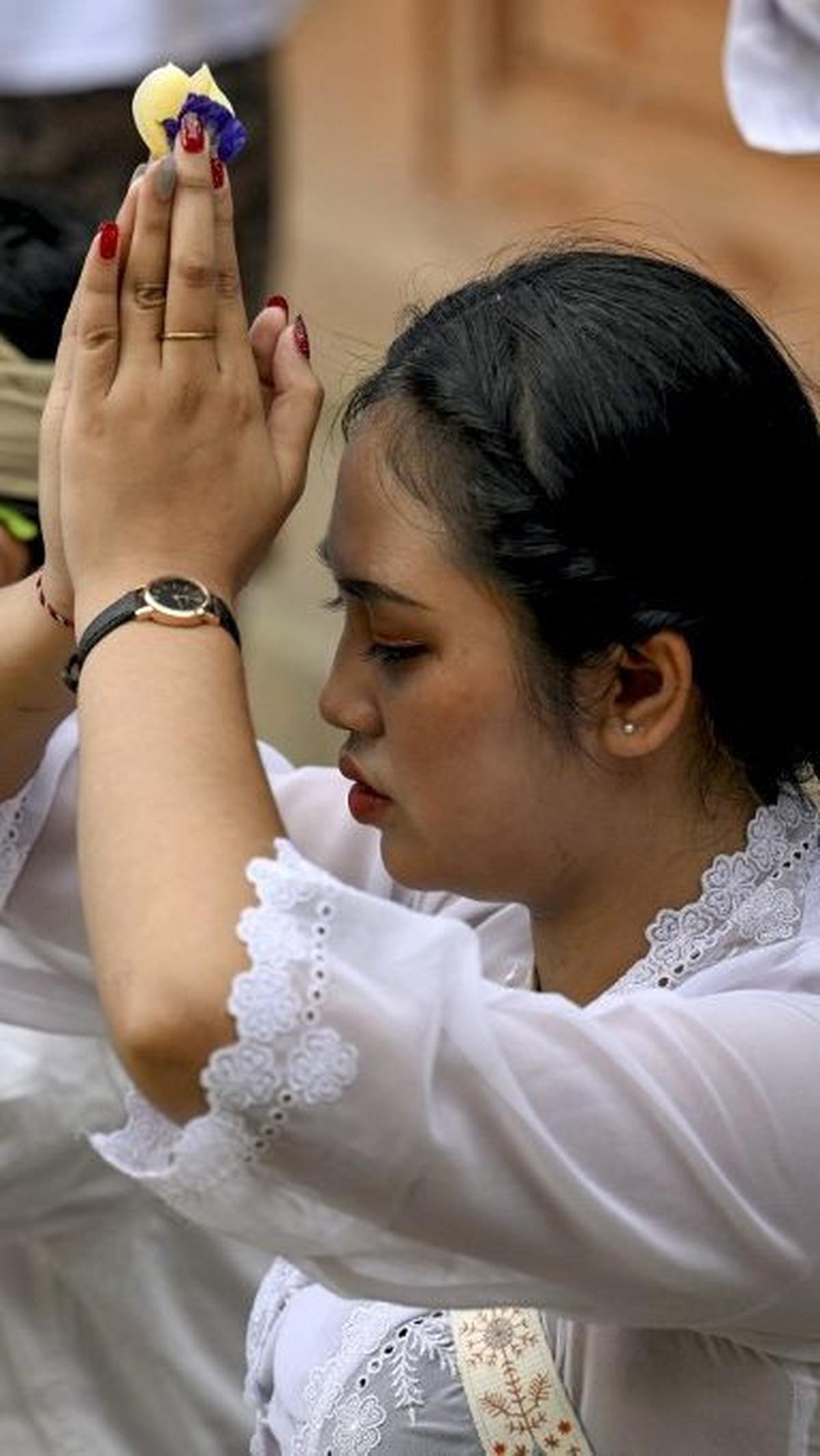 Momen ini dirayakan oleh umat Hindu Bali setiap 210 hari sekali menggunakan perhitungan kalender Bali.