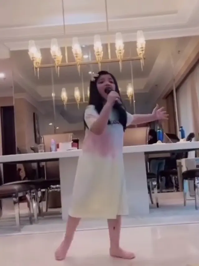 Arsy Lomba Nyanyi