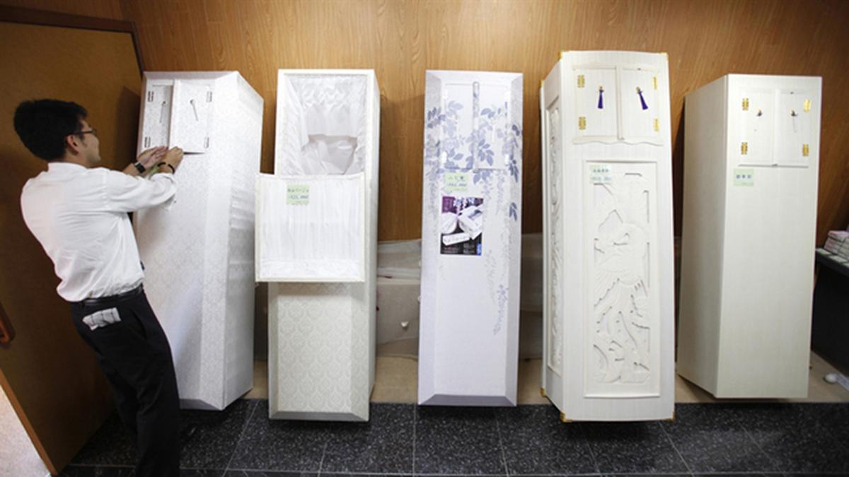 Pria di Jepang sembunyikan jenazah ayahnya selama 2 tahun karena tak mampu bayar biaya pemakaman. Kisah memilukan tentang himpitan ekonomi yang jarang tersorot.