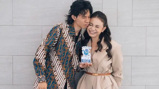 [Fimela] Rossa dan Rizky Langit Ramadhan