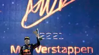 Verstappen akhirnya mematahkan dominasi Lewis Hamilton yang juara beruntun selama empat tahun terakhir serta meraih tujuh kali juara dunia sekaligus. (AFP/Andrej Isakovic)