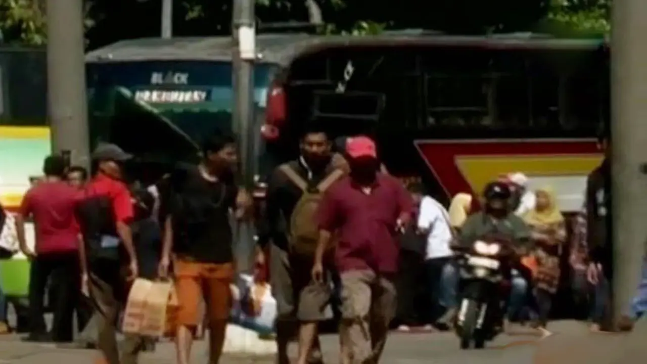 VIDEO: Terminal Kampung Rambutan Diperkirakan Padat Minggu Malam
