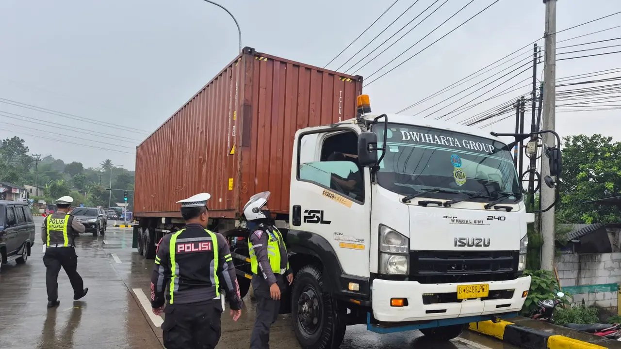Penindakan Truk Sumbu Tiga saat Arus Balik Lebaran 2026.