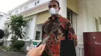 Suroto, peternak asal Blitar yang viral karena membentangkan poster saat Jokowi kunker ke Jatim. (Istimewa)