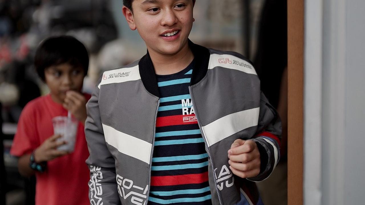 8 Potret Ayrton Anak Marcella Zalianty yang Sudah ABG & Makin Ganteng, Ikuti Jejak Sang Ayah Jadi Pembalap