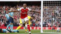 Theo Walcott menjadi bintang kemenangan 3-2 Arsenal atas Swansea City di Emirates Stadium. (Reuters / John Sibley)