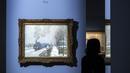 Lukisan karya Claude Monet yang berjudul 'Train in the Snow or The Locomotive' ditampilkan dalam pameran 'Monet. Capolavori dal Musee Marmottan' di Roma, Italia (18/10). (Angelo Carconi / ANSA via AP)