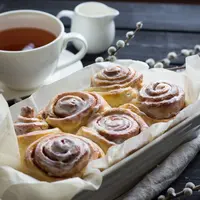 Ilustrasi Cinnamon Roll Cream Cheese./Copyright shutterstock.com/g/Anikona