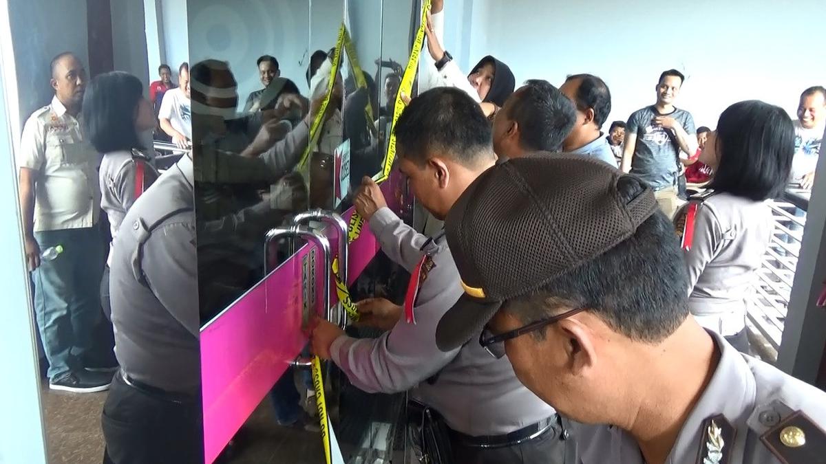 Polisi Tutup Sementara Rumah Karaoke Lokasi Pembuatan Video Mesum -  Regional Liputan6.com