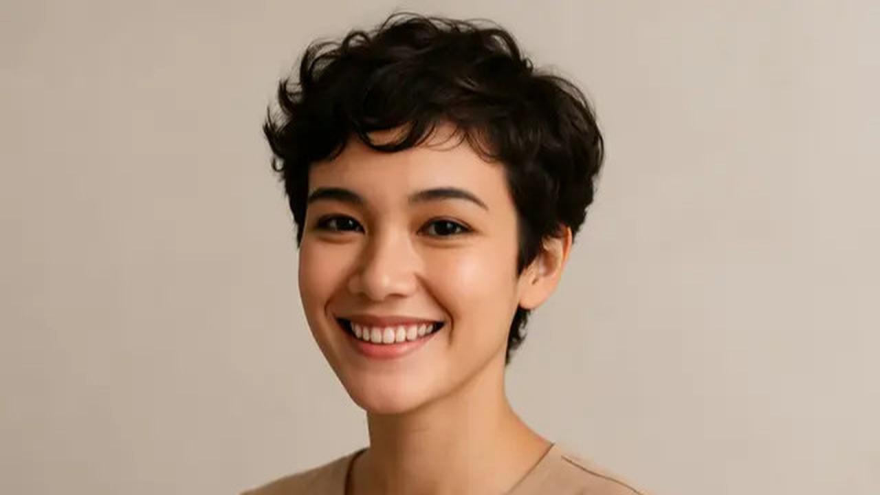 7 Potongan Rambut Pendek Keriting Mengembang, Tampil Fresh dan Natural