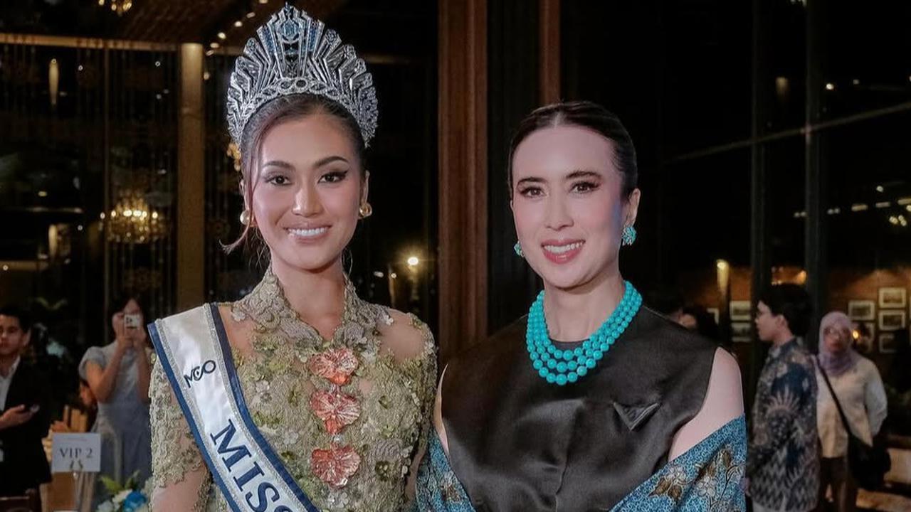 Pesona Menpar Widi Wardhana Bikin Tak Berkedip, Bersanding dengan Putri Pariwisata Sama-Sama Cantik