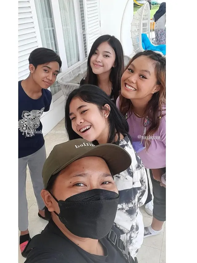 Persahabatan Betrand Peto, Anneth Delliecia, dan Alifa Lubis.