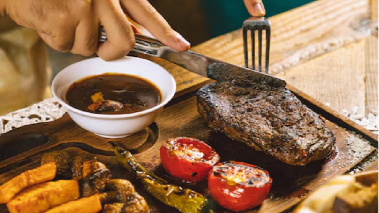 Steak Meltique: Delikasi Kuliner atau Risiko Kesehatan?