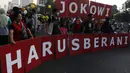 Koalisi masyarakat sipil membawa spanduk dalam menggelar aksi saat kegiatan Car Free Day di Jalan MH Thamrin, Jakarta, Minggu (1/9/2019). Mereka meminta agar Joko Widodo (Jokowi) berani mencoret calon pimpinan (Capim) KPK yang diduga bermasalah. (Liputan6.com/Johan Tallo)