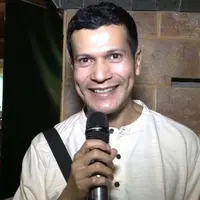 Nama Adam Jordan tenar sebagai pesinetron era 90 hingga awal 2000-an, namanya sempat tenggelam karena munculnya talenta muda.