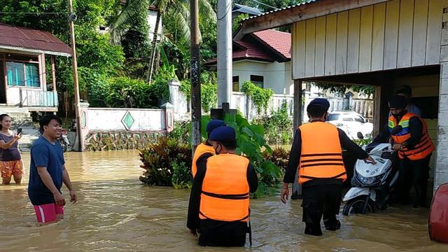 Aparat fokus dalam evakuasi korban banjir di Malinau Kaltara