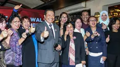 Pengacara yang tergabung dalam Advokat Pengawal Demokrasi Indonesia (APDI) gelar deklarasi untuk kawal Pilkada serentak 2017, Jakarta, Rabu (23/3/2016). (Liputan6.com/Yoppy Renato)