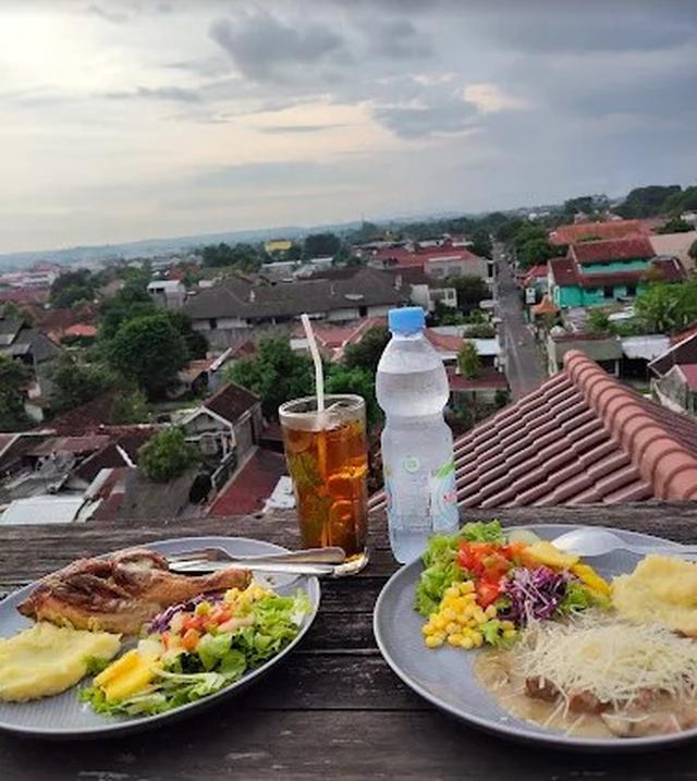 10. Rooftop Pasar Prawirotaman Jadi Spot Berbuka dengan Konsep Food Court Modern