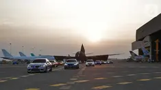 Deretan mobil BMW M2 menghiasi First Class Flying Experience dalam program penjualan inovatif dari THE NEW 7 dan peluncuran Pesawat Garuda Indonesia Airbus 330-900 neo di Bandara Soetta Tangerang, (27/11/2019). (Liputan6.com/HO/Ismail)