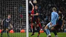 Gol pertama The Citizens dicetak Manuel Akanji pada menit ke-5. (Paul ELLIS/AFP)