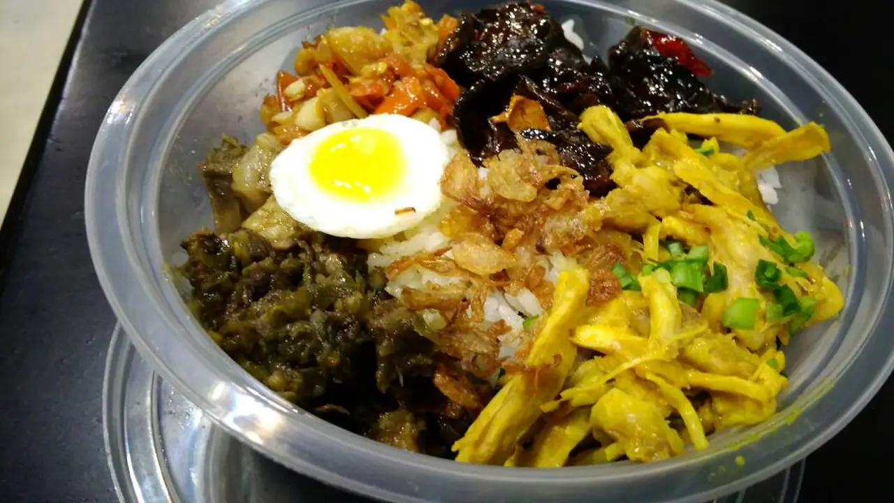 Ngabuburit Sambil Nikmati Makanan Nyeleneh di Pop On Plaza