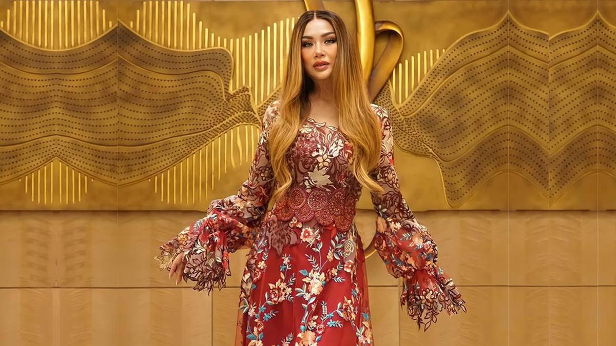 6 Outfit Kondangan Ala Titi DJ, Inspirasi Glamor dan Elegan di Usia 59 Tahun