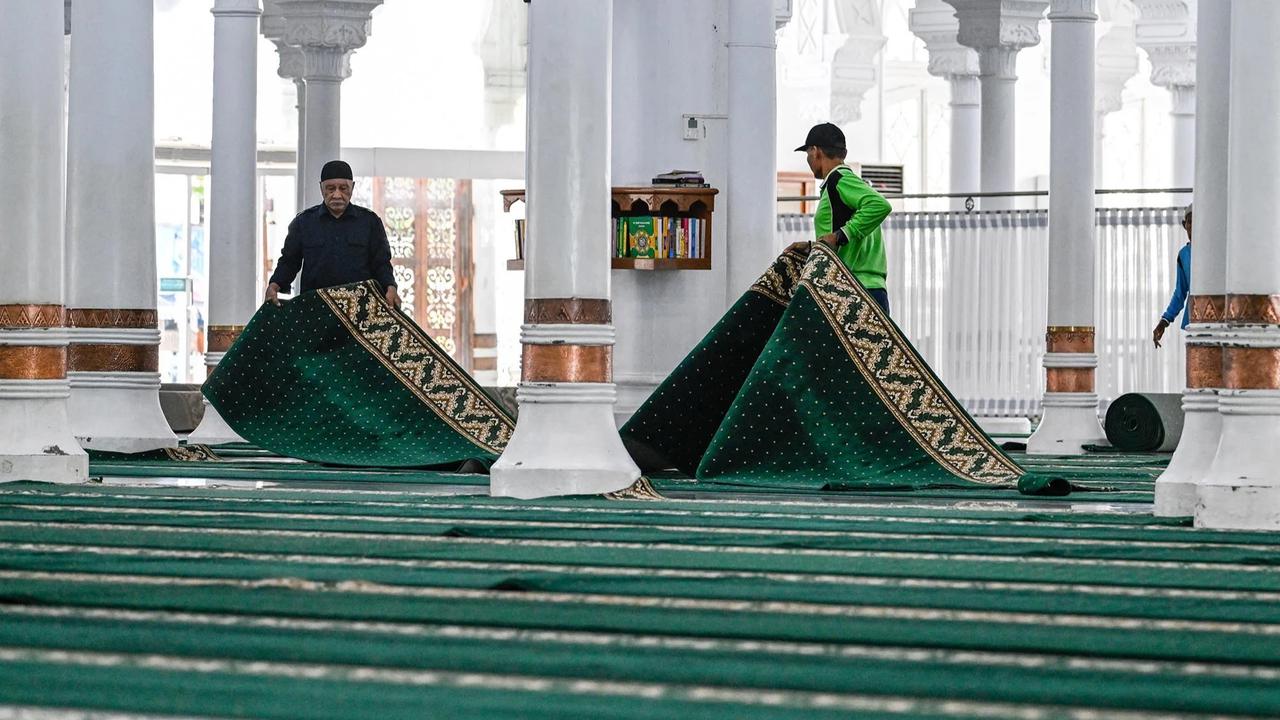 FOTO: Masjid Raya Baiturrahman Bersiap Sambut Tarawih Perdana Ramadan 1447 Hijriah