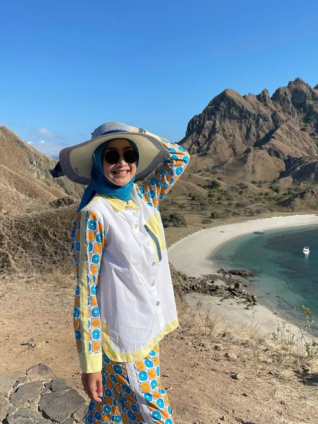 [Fimela] Desy Ratnasari