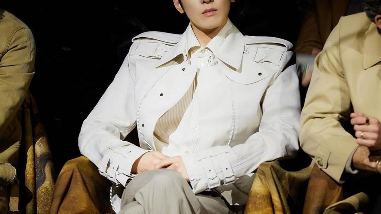 Wonwoo SEVENTEEN Debut di London Fashion Week 2025, Gayanya Bak Pangeran Modern