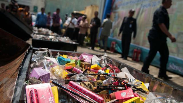 20170502-Badan POM Musnahkan Pangan dan Kosmetik Ilegal-Gempur