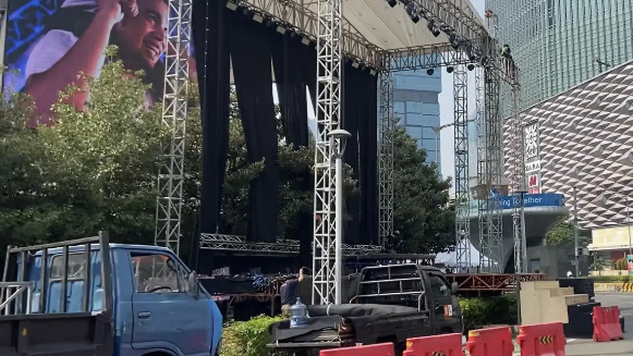 Ruas Jalan Sudirman-Thamrin mulai bersolek, jelang pelantikan Prabowo-Gibran sebagai presiden dan wakil presiden 2024-2029, Minggu 20 Oktober 2024.