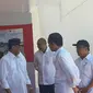 Menhub Budi Karya Sumadi menemani Presiden Jokowi menyambangi Pelabuhan Multifungsi di Labuan Bajo, Senin (20/12020). (Liputan6.com/ Yopi Makdori).