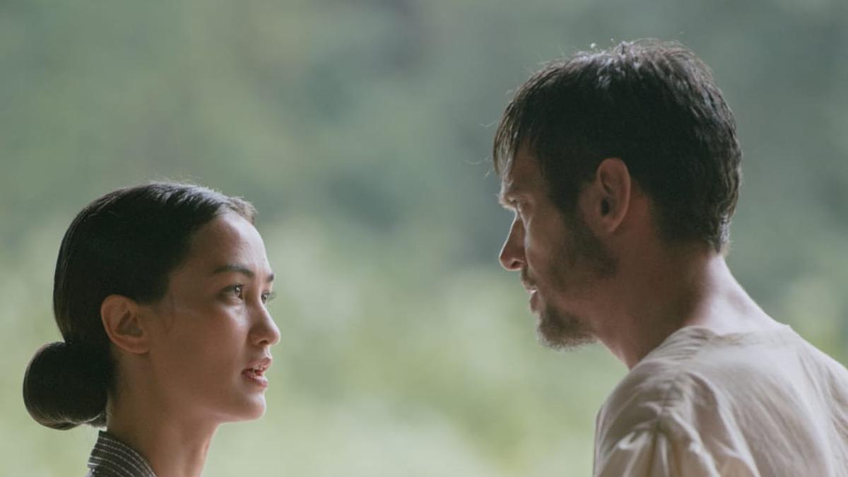 Atiqah Hasiholan Adu Akting dengan Jonathan Rhys Meyers di Film Rajah ...