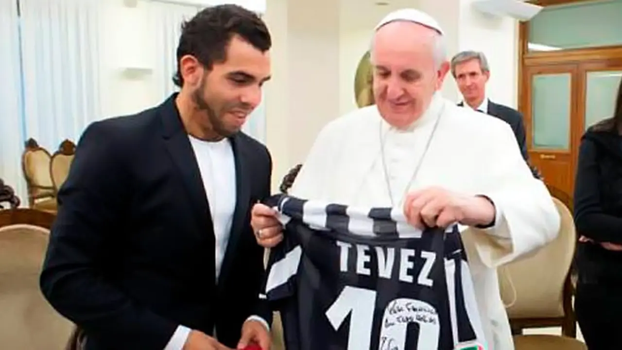 carlos-tevez-vatikan-131113b.jpg