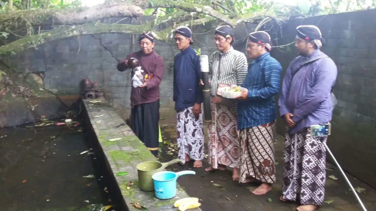 Prosesi pengambilan tanah dan air di Kulon Progo (dok: Kemenpora)