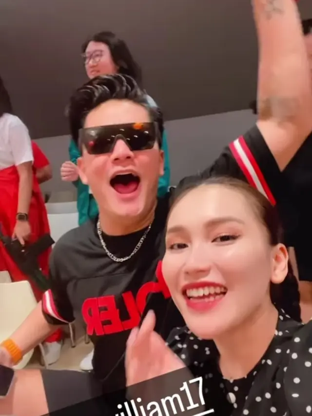 Potret Ayu Ting Ting dan Boy William Mengenakan Outfit Senada