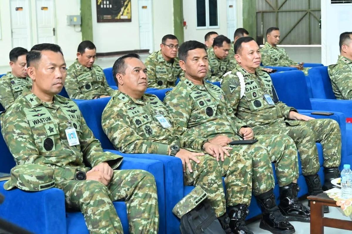 FOTO: Wakasau Tinjau Kesiapan Operasional Lanud R Suryadi Suryadarma