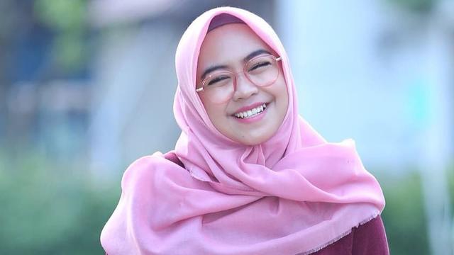 [Bintang] Siap Jadi Pembicara Humoris di XYZ Day 2018, Intip Pastel Outfit Ria Ricis yang Cocok untuk Modern Hijabers
