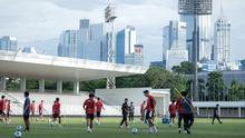 Timnas Indonesia U-22 berlatih di Stadion Madya, Jakarta, Senin (17/11/2025). (Bola.com/Bagaskara Lazuardi)