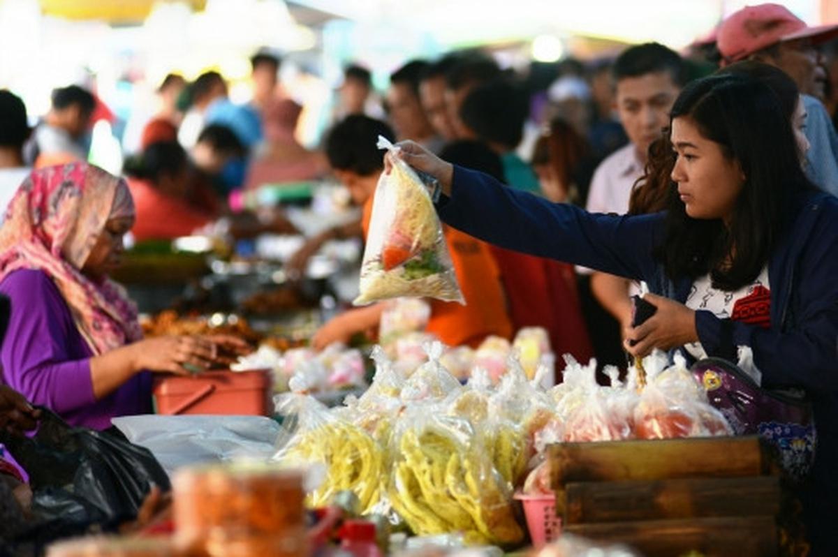 Berburu kuliner Ramadan di pasar takjil Benhil
