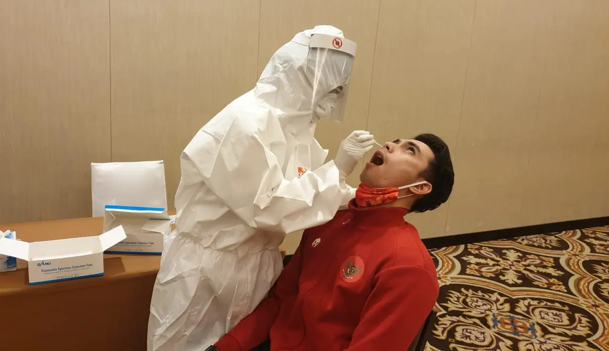 Pemain Timnas Indonesia, Nadeo Argawinata, mengikuti tes Swab di di Hotel Fairmont, Jakarta, Kamis (30/7/2020). Pemain senior dan pemain U-19 melakukan tes Swab jelang pemusatan Latihan. (Dokumentasi PSSI)