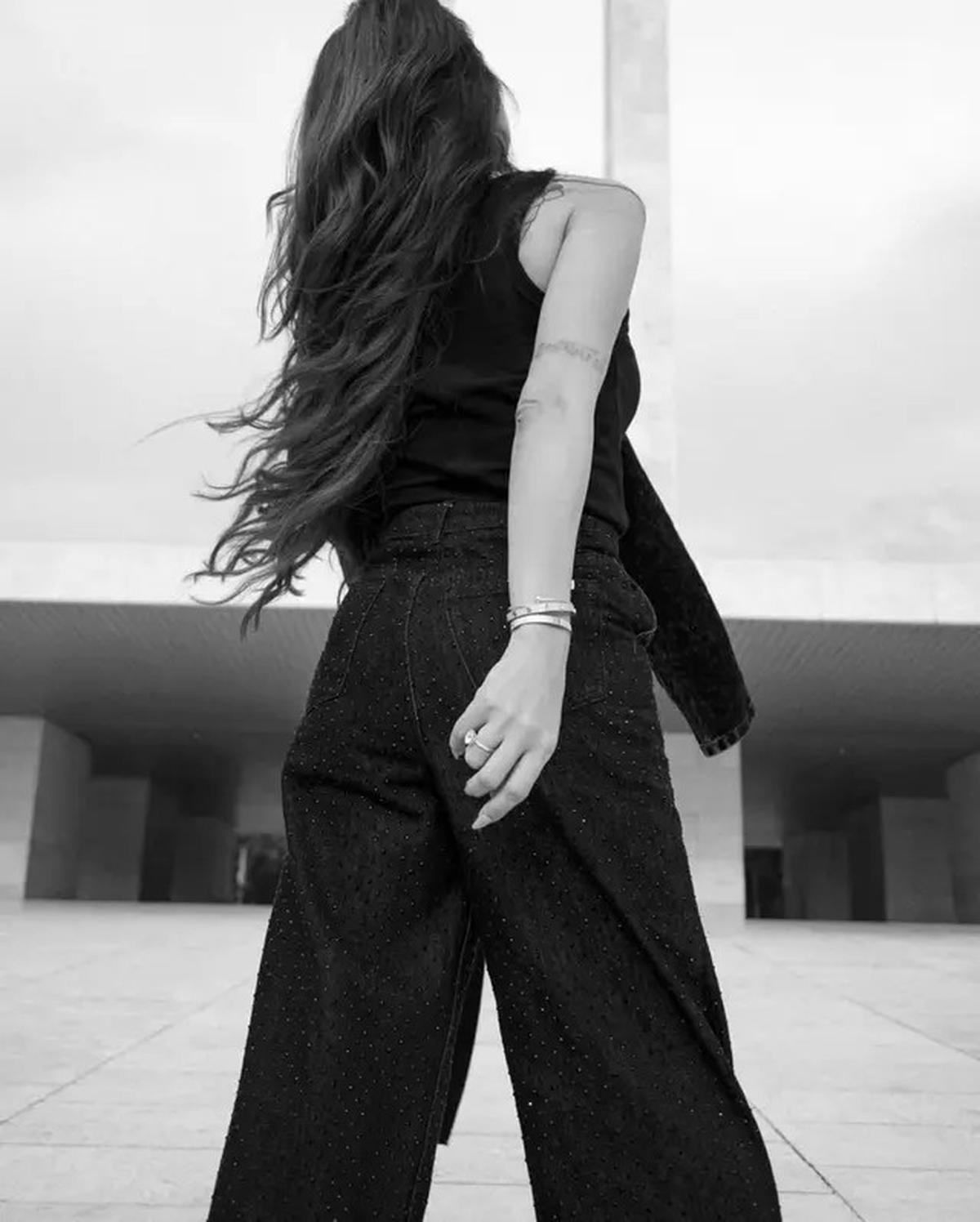 Model Rambut Panjang Olla Ramlan, Cantik dan Elegan