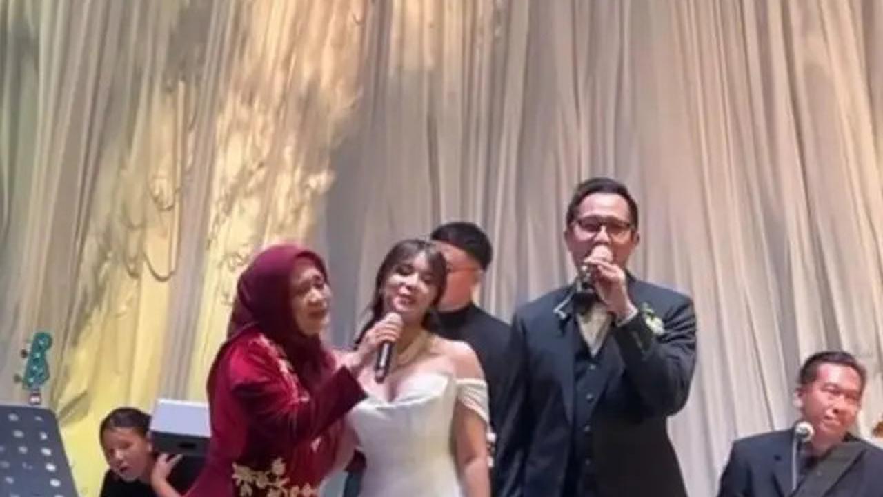 Aldi Bragi dan Ikke Nurjanah Penuhi Permintaan Anak, Duet Lagu Memandangmu di Pernikahan Putri Tercinta