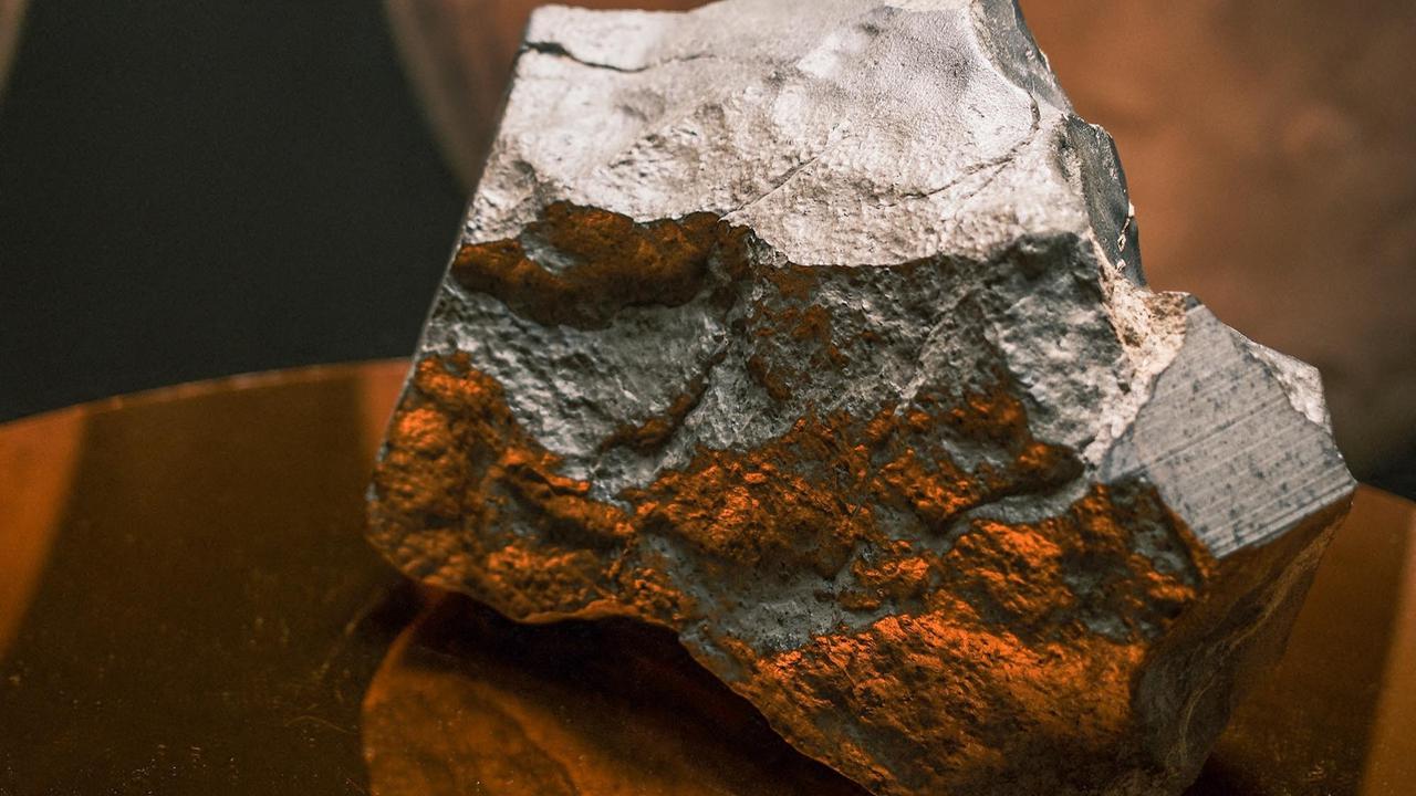 FOTO: Penampakan Batu Dari Planet Mart Mars yang Terjual Rp107 Miliar