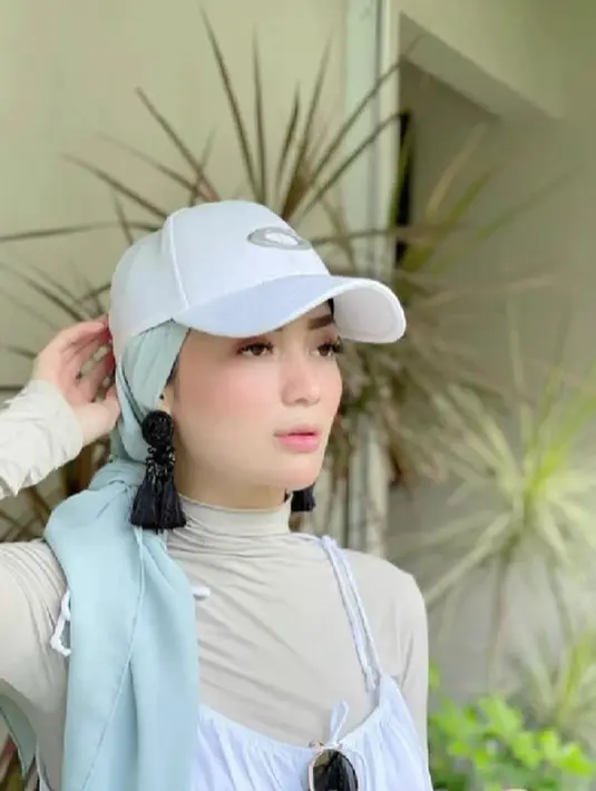 Meski kerap mencuri perhatian, wanita 33 tahun itu tak begitu menggubris komentar netizen. Ia justru makin rajin mengunggah aktivitasnya di media sosial. (Liputan6.com/IG/@imelpc).