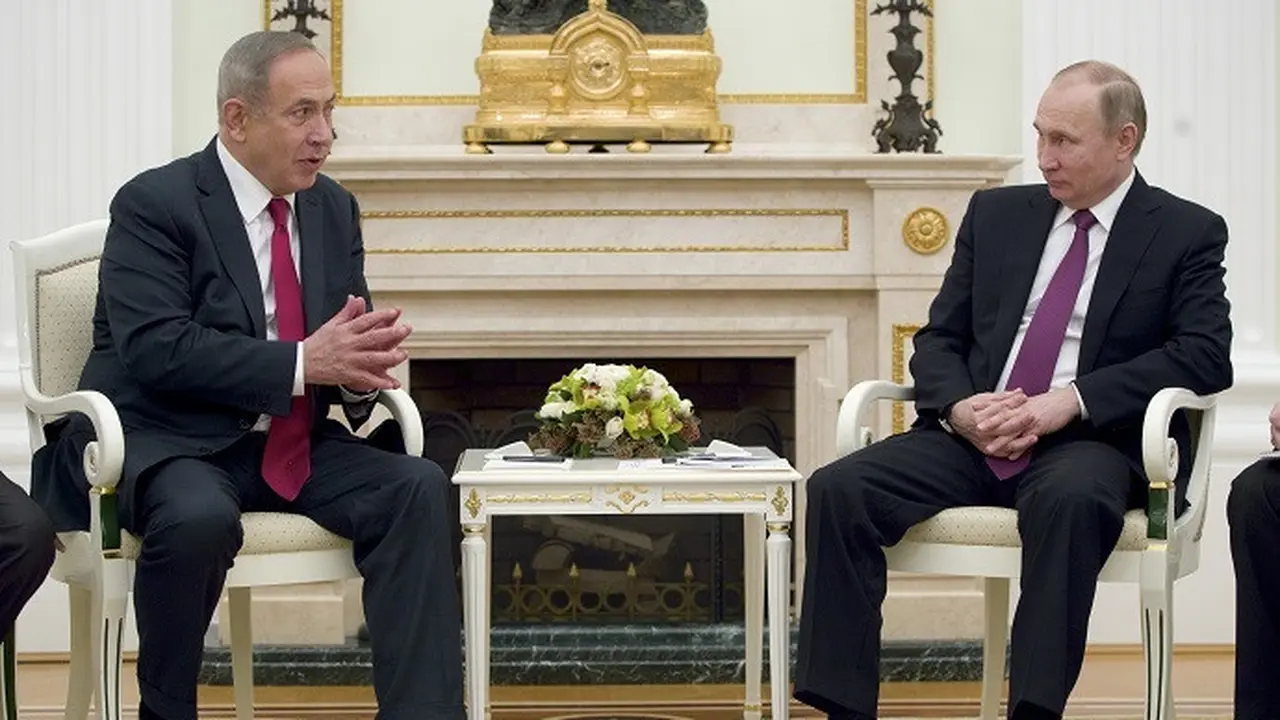 PM Benjamin Netanyahu tengah berbincang dengan Presiden Vladimir Putin di Moskow