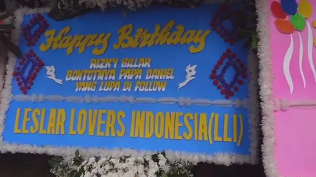 7 Potret Keseruan Ulang Tahun Rizky Billar ke-26, Lesty Ikut Tercebur ke Kolam