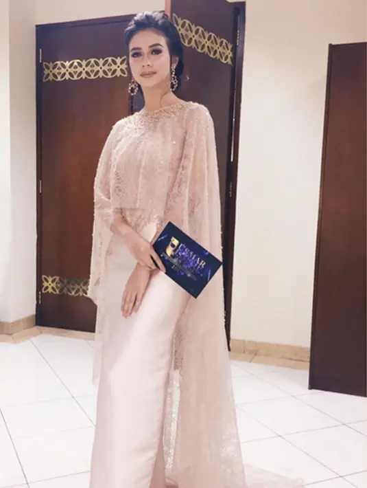 "Setiap mau mulai emosi tarik napas istighfar. Selain macet ga ada gangguan puasa, cuma macet aja," tukas Yuki. (Instagram/yukikt)