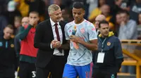 Pelatih Ole Gunnar Solskjaer juga berhasil memecahkan rekor mencapai laga ke-100nya bersama Manchester United. Solskjaer sukses mengoleksi 53 kemenangan, 28 hasil imbang dan 19 kekalahan, sehingga menempai urutan ketiga dengan raihan 187 poin. (Foto: AFP/Oli Scarff)